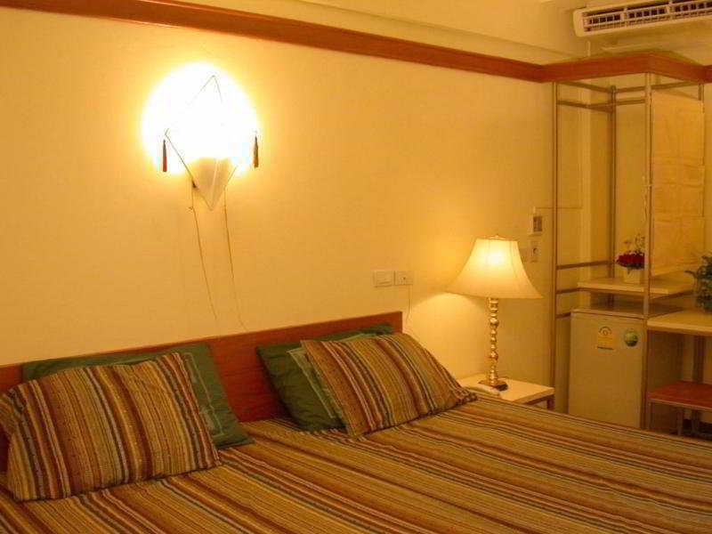 Mad Monkey Hostel Бангкок Экстерьер фото