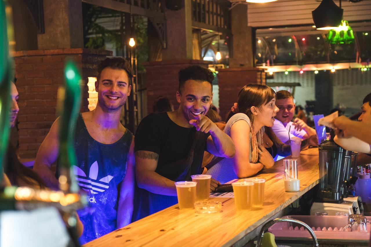 Mad Monkey Hostel Бангкок Экстерьер фото