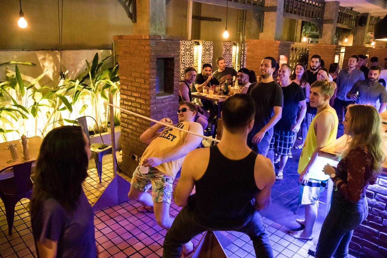 Mad Monkey Hostel Бангкок Экстерьер фото