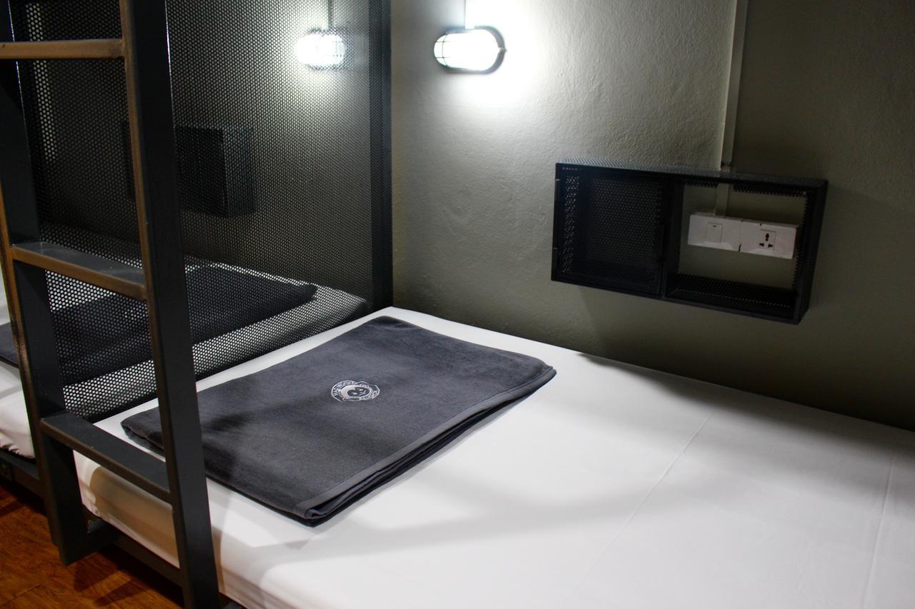 Mad Monkey Hostel Бангкок Экстерьер фото