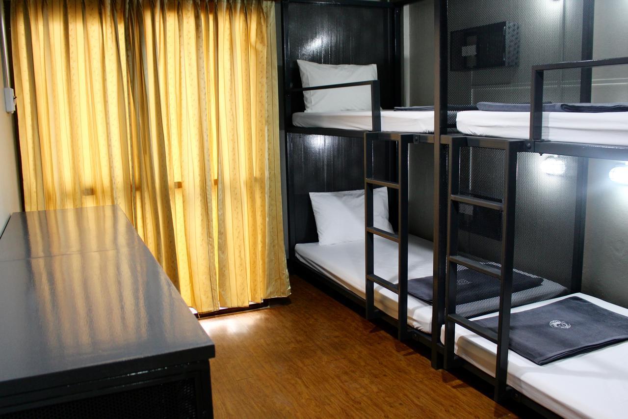 Mad Monkey Hostel Бангкок Экстерьер фото