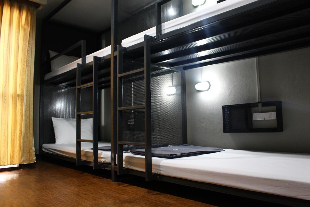 Mad Monkey Hostel Бангкок Экстерьер фото