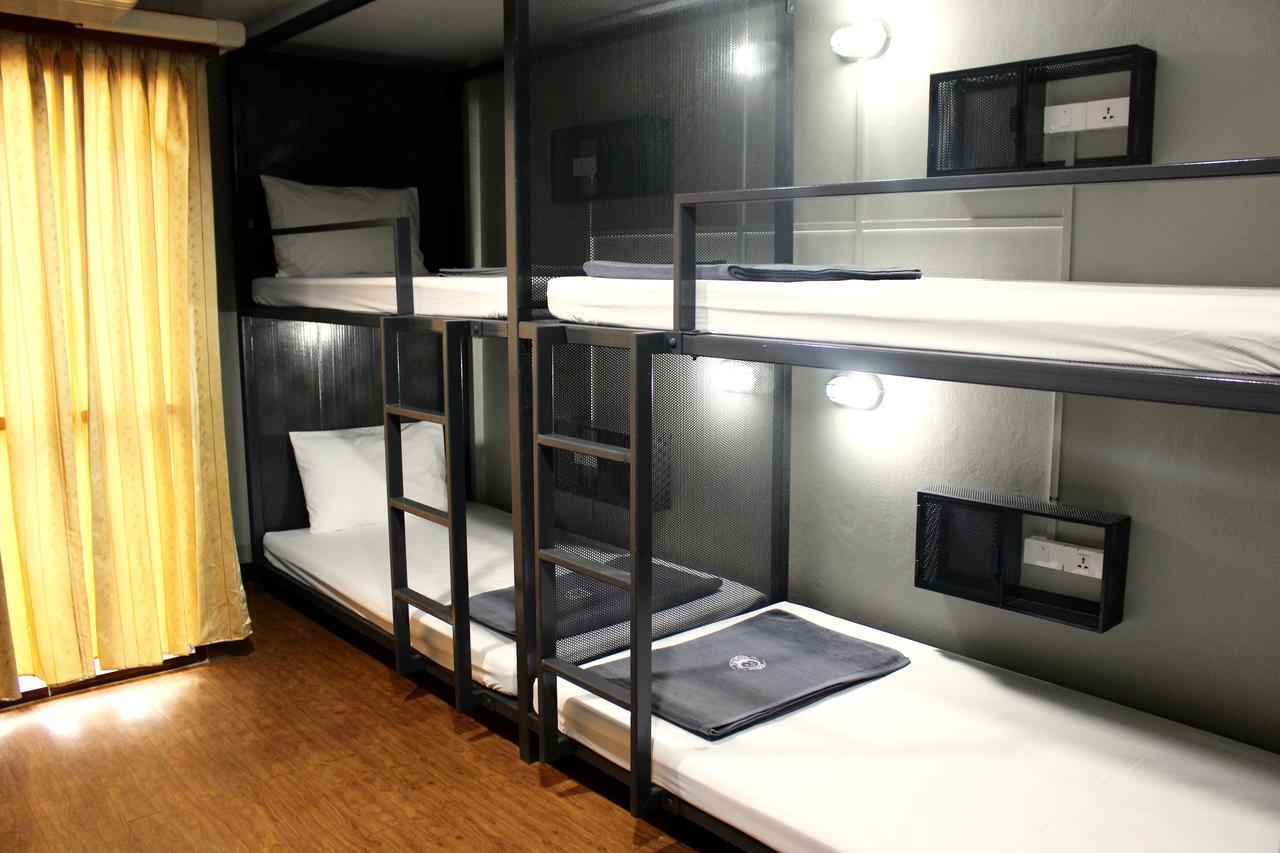 Mad Monkey Hostel Бангкок Экстерьер фото