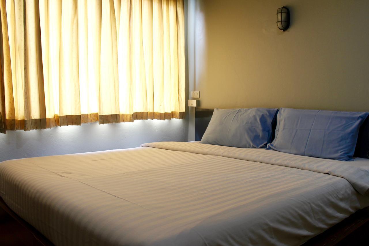 Mad Monkey Hostel Бангкок Экстерьер фото