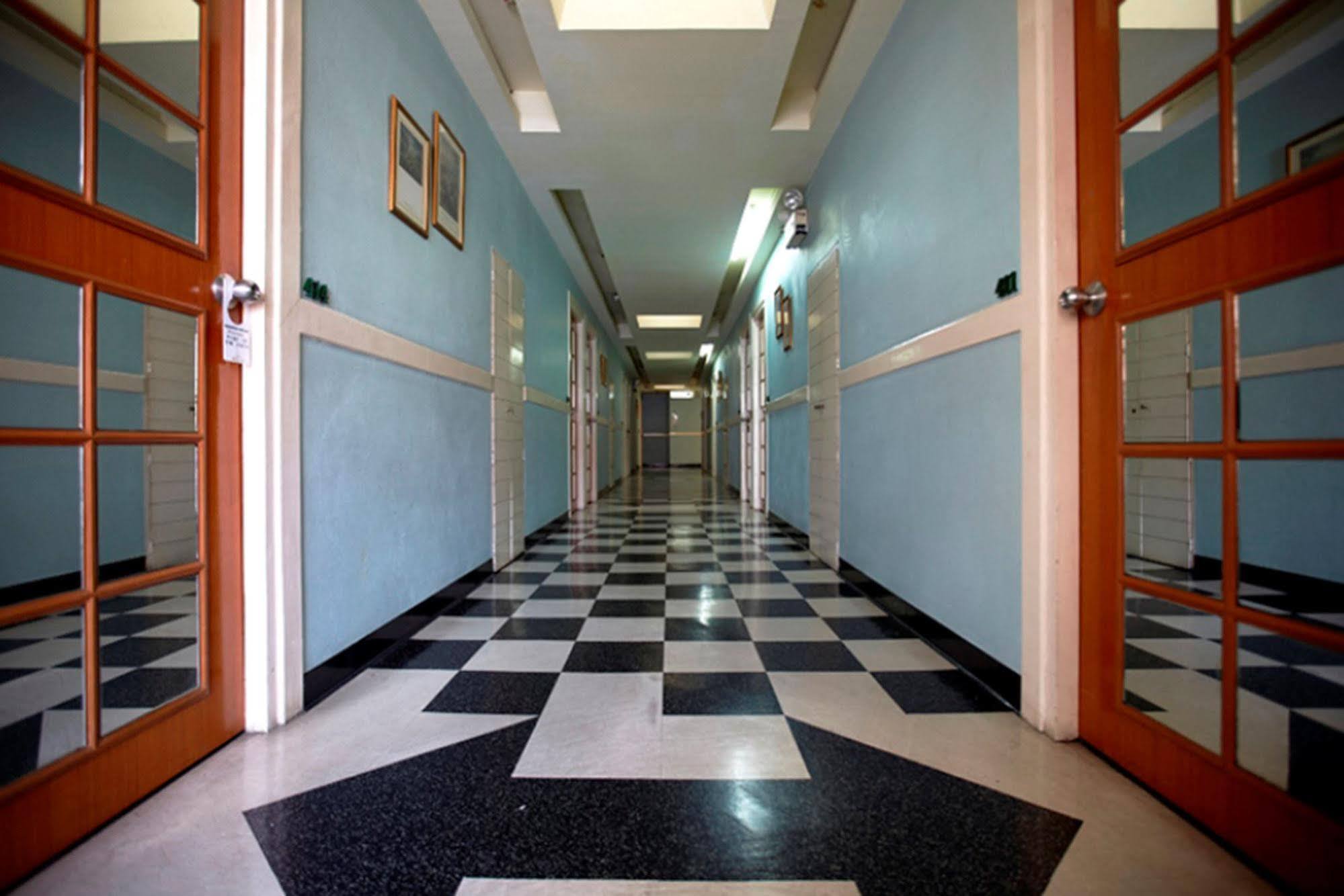 Mad Monkey Hostel Бангкок Экстерьер фото
