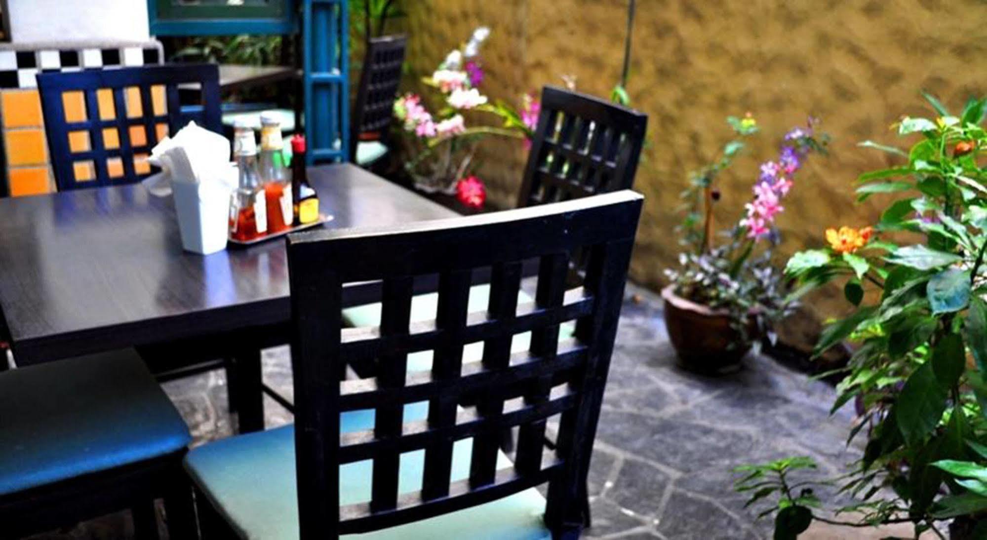 Mad Monkey Hostel Бангкок Экстерьер фото