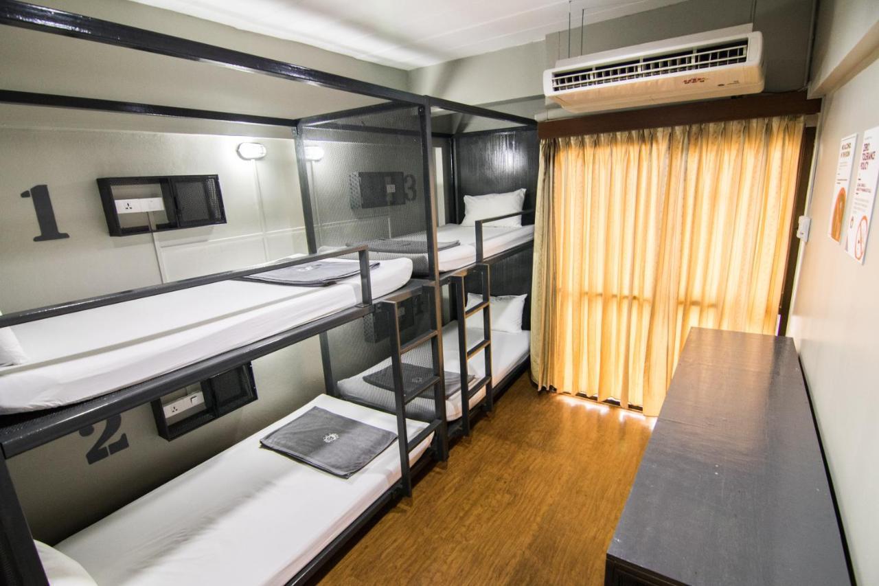 Mad Monkey Hostel Бангкок Экстерьер фото