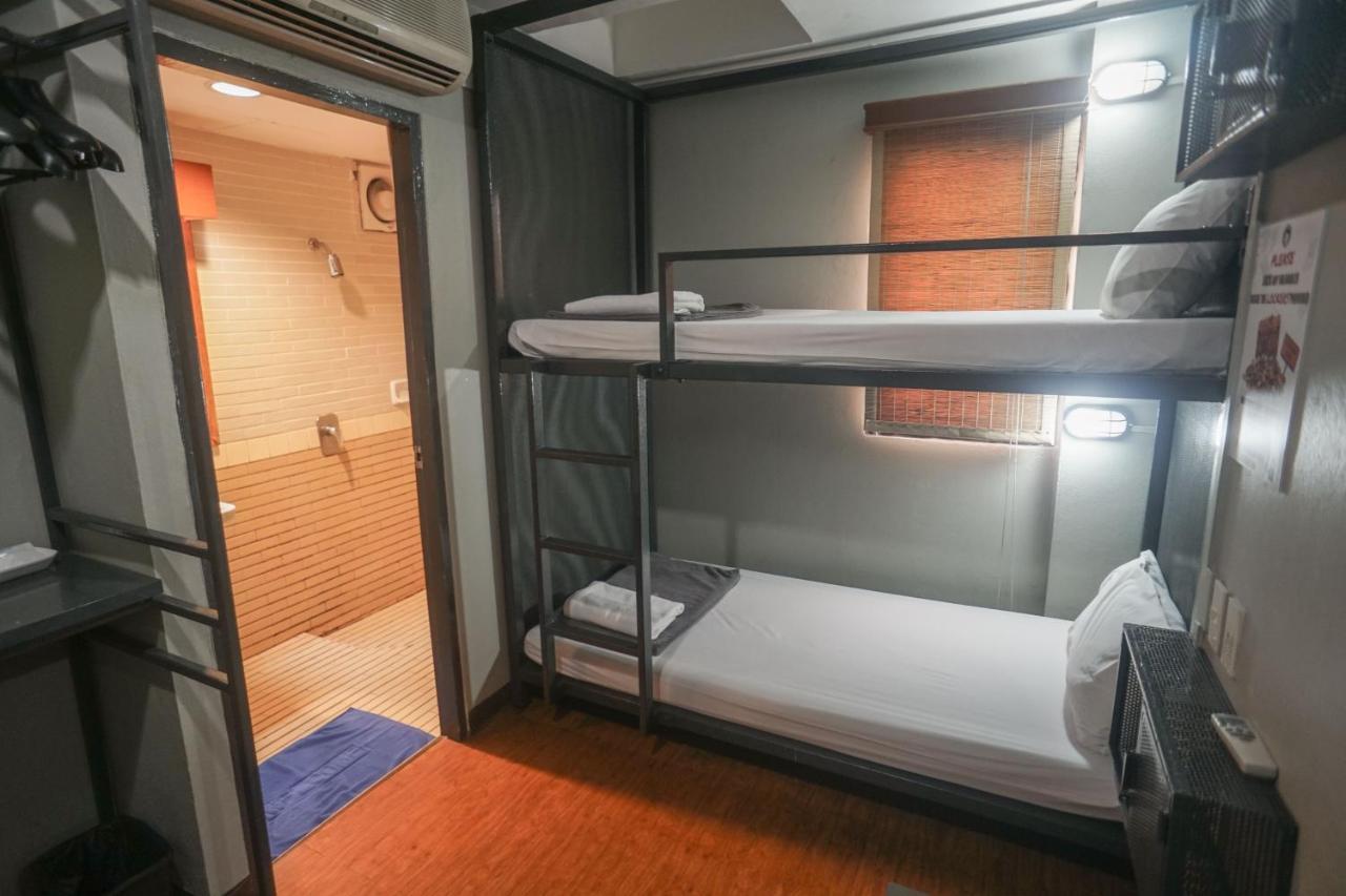 Mad Monkey Hostel Бангкок Номер фото
